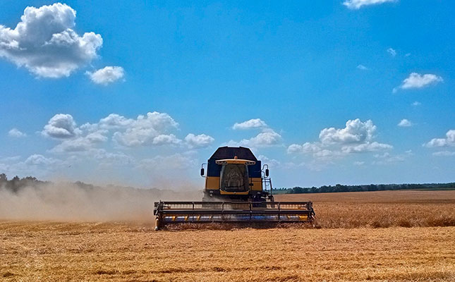 ukraine wheat field harvester